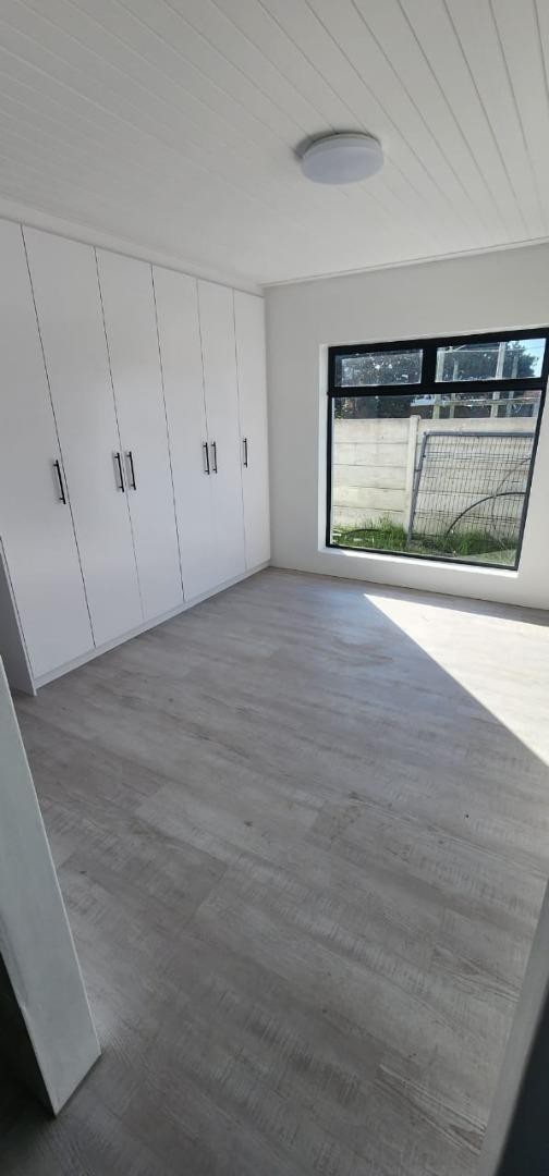 5 Bedroom Property for Sale in Kleinbaai Western Cape